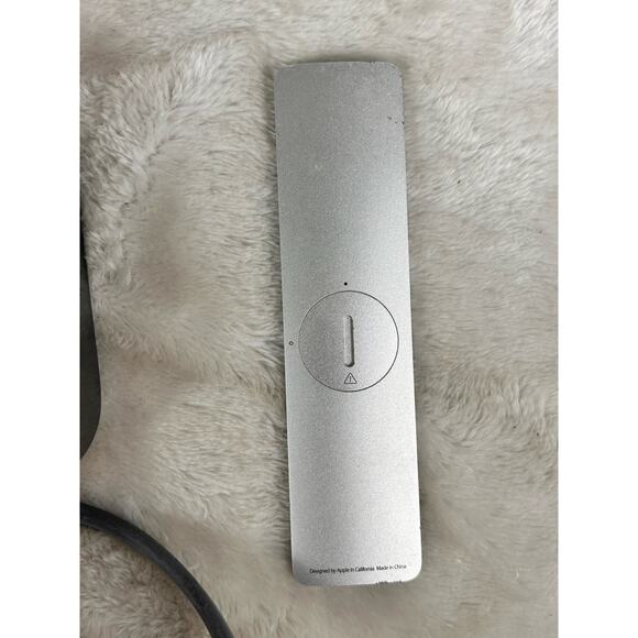 Apple TV HD Media Streamer 3rd Generation A1469 8GB with Remote, Power Cord - Picture 5 of 9